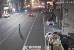 浙江男子站马路中间埋头看手机，被撞飞！手机屏幕碎了20秒复原「浙江男子站马路中间埋头看手机，被撞飞！」